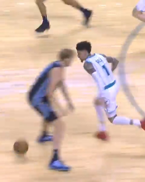 LAMELO HITS NUTMEG AND LOBS TO BRANDON MILLER 🤯