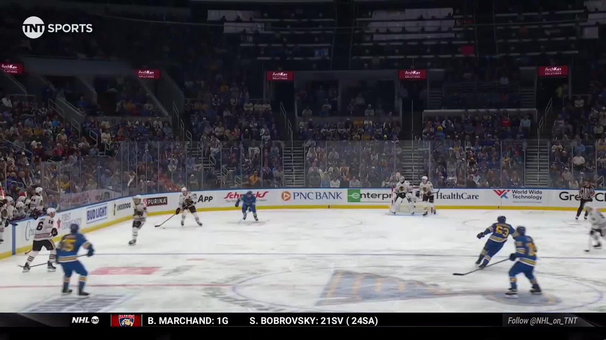 OH NO JOEL HOFER, OH NO 😬 PERFECT PASS... TO THE WRONG TEAM