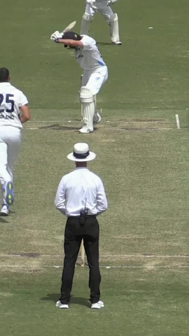 Scott Boland with an absolute 🍑 to dismiss Will Salzmann #SheffieldShield
