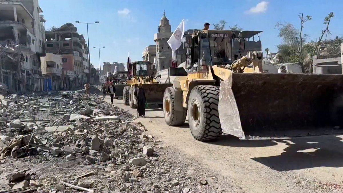 Gaza City begins rubble cleanup