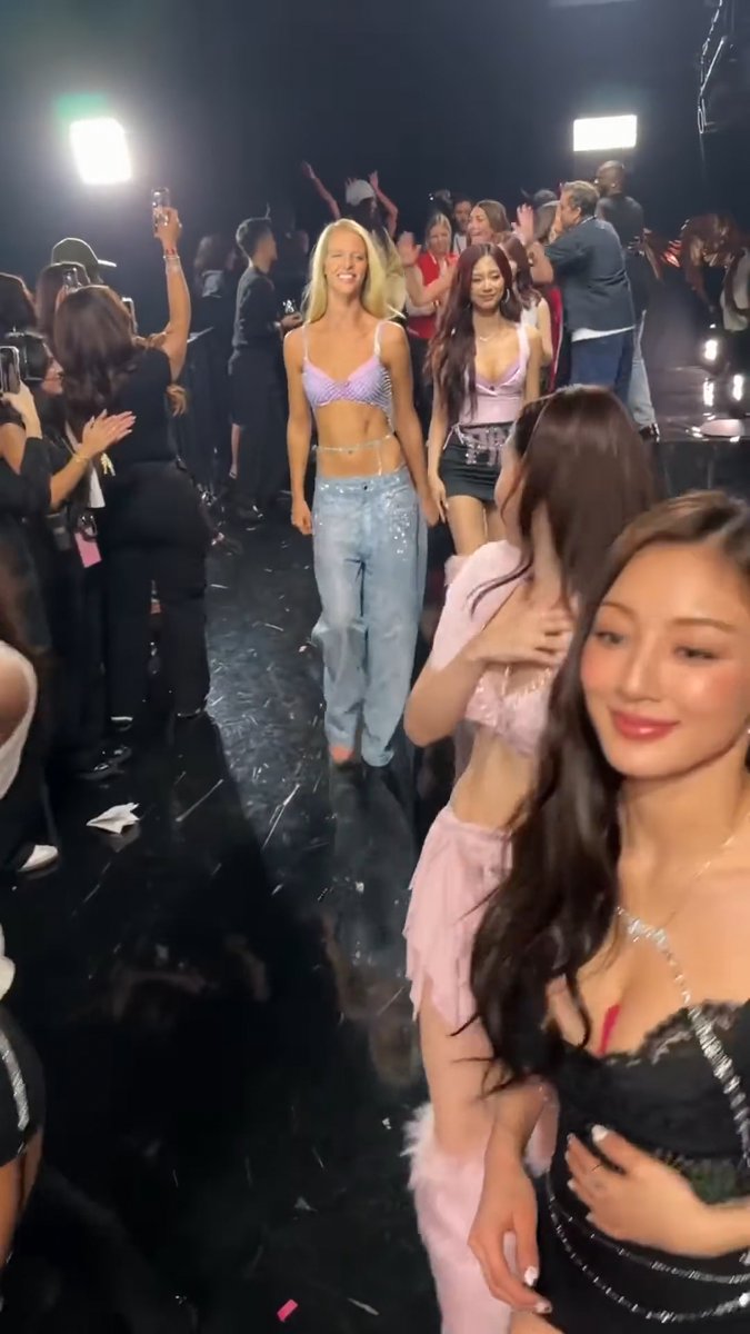 TWICE LEAVING ALONG WITH ALL THE ANGELS AFTER THE VICTORIA'S SECRET SHOW