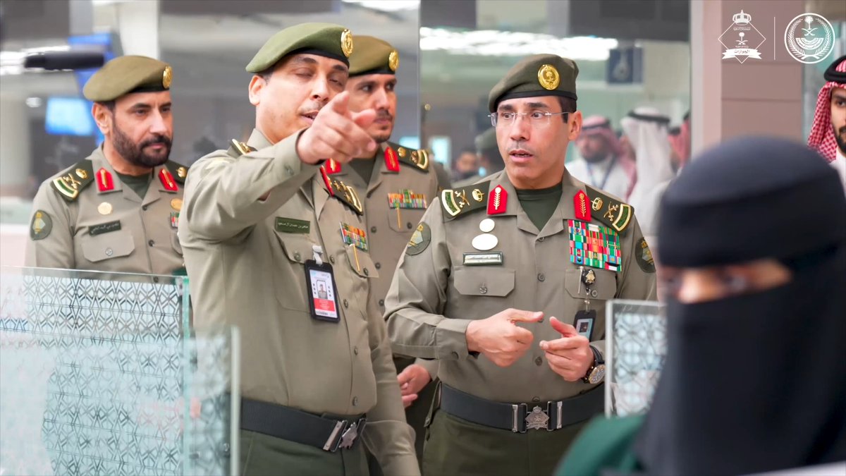 📹| مدير عام الجوازات المكلف يلتقي رئيس مجلس المديرين بشركة مطارات جدة ويتفقد جوازات مطار الملك عبدالعزيز الدولي.