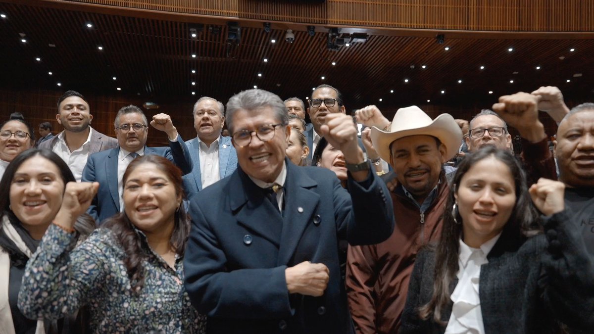 Pasada la medianoche, concluimos un ejercicio democrático en la Cámara de H. Cámara de Diputados: aprobamos el Código Fiscal y la Ley de Derechos, dotando al Poder Ejecutivo de herramientas jurídicas y financieras para enfrentar los retos del país y atender a la ciudadanía.