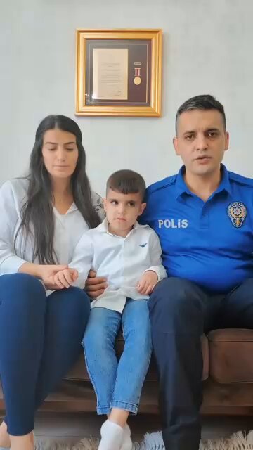 Polis memuru Abdülkadir Yakut kardeşimizin 6 yaşındaki DMD kas hastası oğlu Tuğra Yakut için Mersin valiliğinden izinli kampanyaya destek olalım. Tüm operatörlerden TUĞRA yazıp 5285 e göndererek 100 TL yardım edebilirsiniz. Ayrıca valilik izinli Tuğra Yakut adına olan TR05 0006 4000 0016 6011 5447 01 i an nolu hesaptanda destek olabilirsiniz.