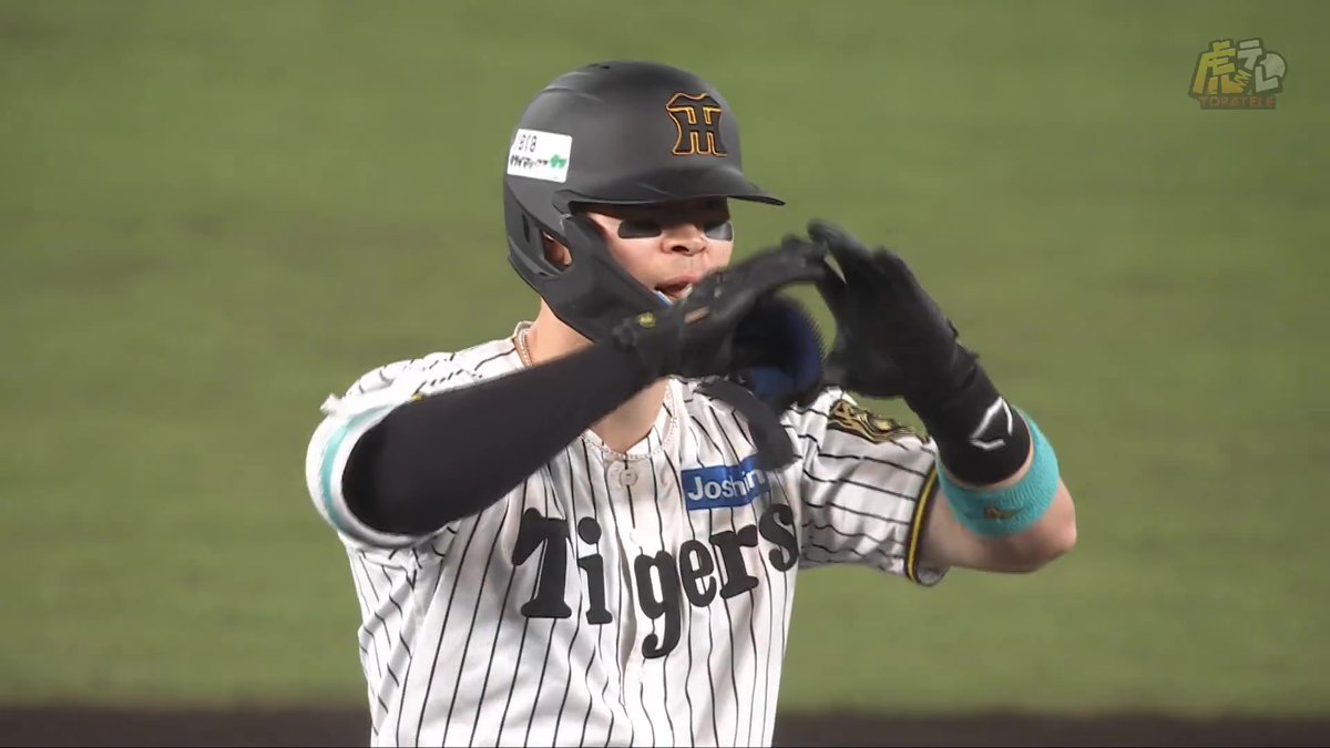 1回裏、佐藤輝選手がレフト線タイムリーツーベースヒットで先制点！ #JERAクライマックスシリーズセ #hanshin #虎テレ #阪神タイガース #鼓動を鳴らせ_虎道を進め