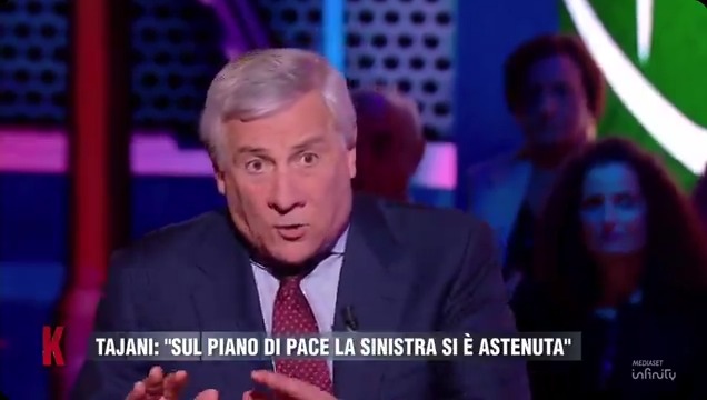 - Le piazze per Gaza sono antisemite. Figli di papà che se la prendono coi poliziotti che sono pagati quattro soldi - Ma i quattro soldi siete voi a pagarli Lui va in crash #realpolitik