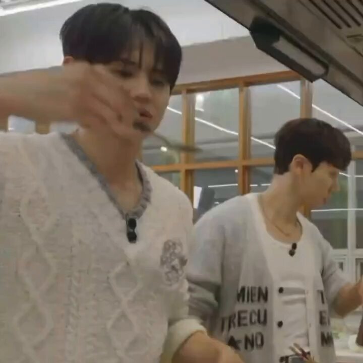 아 간 보고 표정 봐 제발 ㅋㅋㅋㅋㅋㅋㅋㅋㅋㅋ #양요섭 #요섭