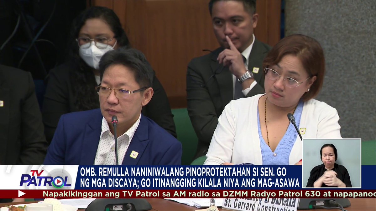 Pinangalanan ni Ombudsman Jesus Crispin Remulla si Senador Bong Go na posibleng pinoprotektahan ng mga kontratistang Discaya matapos bawiin ng mag-asawa ang pakikipagtulungan sa Independent Commission for Infrastructure (ICI). Itinanggi naman ng senador ang pagkakadawit sa mga Discaya at sinabing bukas siya sa magiging imbestigasyon laban sa kaniya.