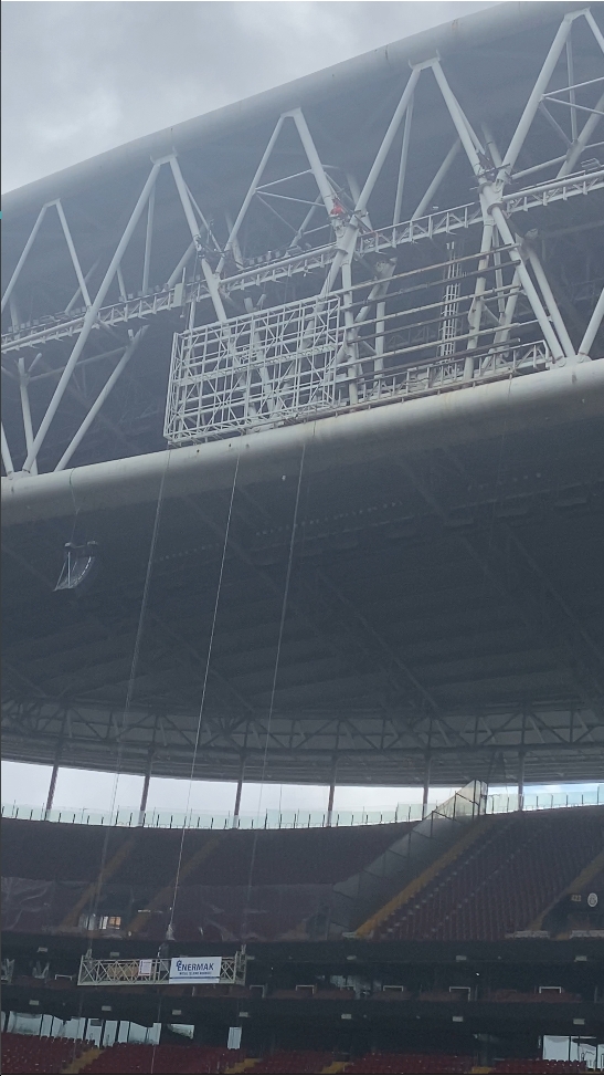 🏟️ Ali Sami Yen Rams Park’ta yeni skorbordun montaj çalışmaları devam ediyor.