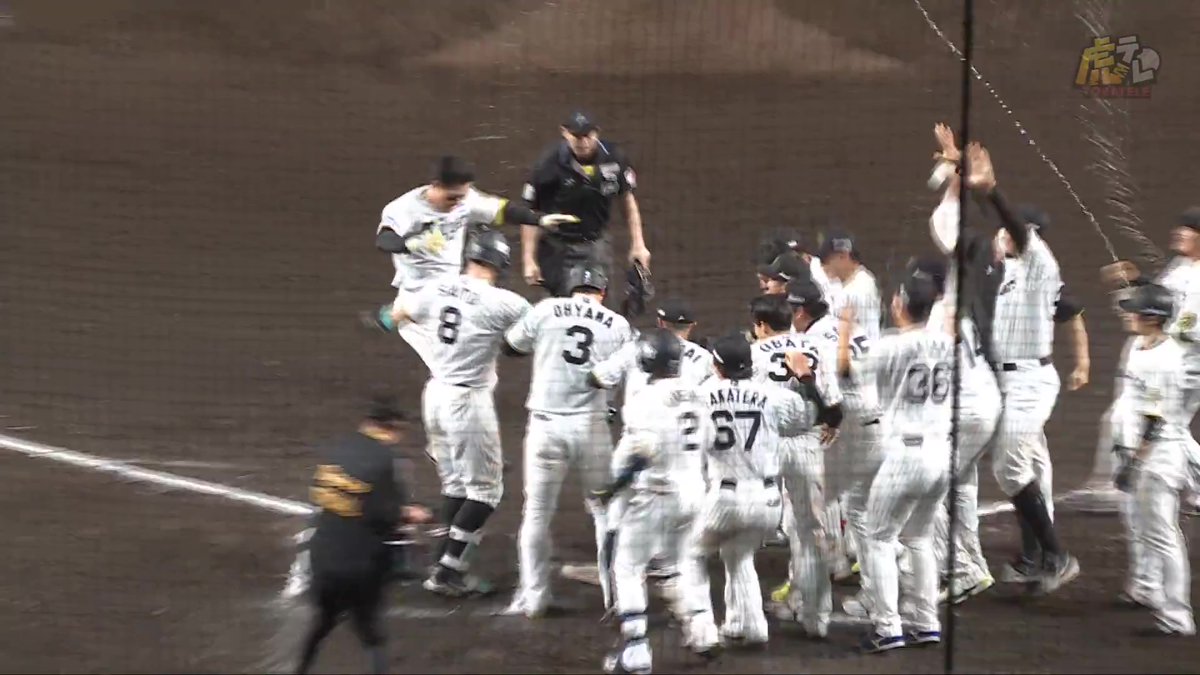 10回裏、森下選手、左中間へCS第1号劇的サヨナラツーランホームランで決着!! #JERAクライマックスシリーズセ #さぁいこう日シリへ #hanshin #虎テレ #阪神タイガース #鼓動を鳴らせ_虎道を進め