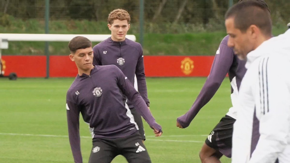 Bruno Fernandes, Casemiro, Matheus Cunha and Amad were given extra time off to recover after returning from international duty 🔴 18-year-old Shea Lacey was involved in this morning's session ahead of Sunday's match against Liverpool.