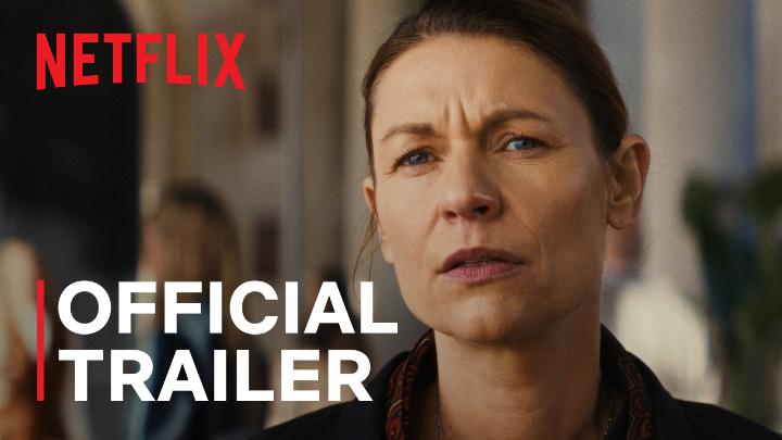 Awalnya perempuan ini ngira tetangganya orang biasa. Tapi lama-lama, sikapnya makin aneh dan bikin curiga... jangan-jangan tetangganya seorang pembunuh? 😰 Tonton film thriller The Beast in Me, tayang 13 November.