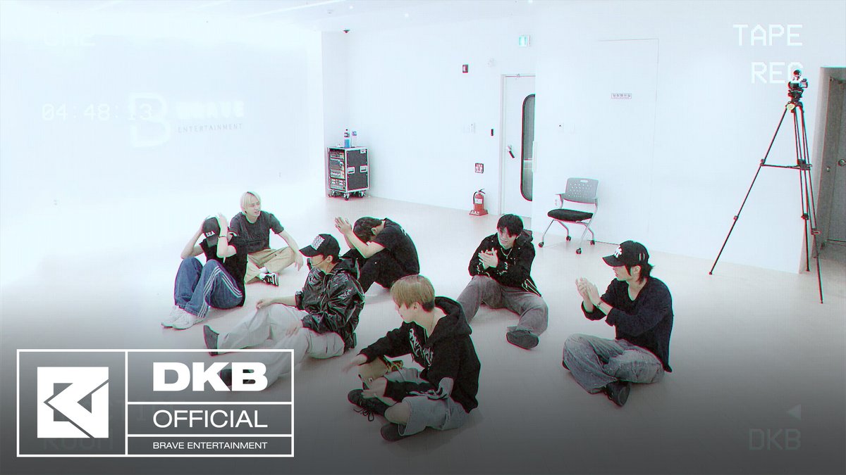 𝙳𝙺𝙱 𝚝𝚑𝚎 𝟿𝚝𝚑 𝙼𝚒𝚗𝚒 𝙰𝚕𝚋𝚞𝚖 [𝗘𝗺𝗼𝘁𝗶𝗼𝗻] 𝐷𝐾𝐵:𝐹𝑂𝑂𝑇𝐴𝐺𝐸\𝐼𝑟𝑜𝑛𝑦\𝑃𝑅𝐴𝐶𝑇𝐼𝐶𝐸 𝑅𝑂𝑂𝑀 2025.10.23. 6PM (KST) #다크비 #DKB #Emotion #Irony #20251023_6PM