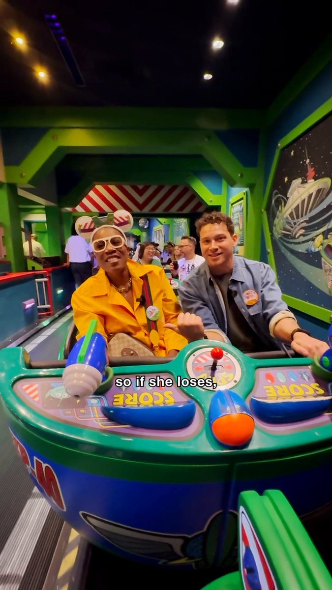 Who’s taking home the high score? 👀 Aisha and Oliver battle it out on Buzz Lightyear Astro Blasters Disneyland Resort!