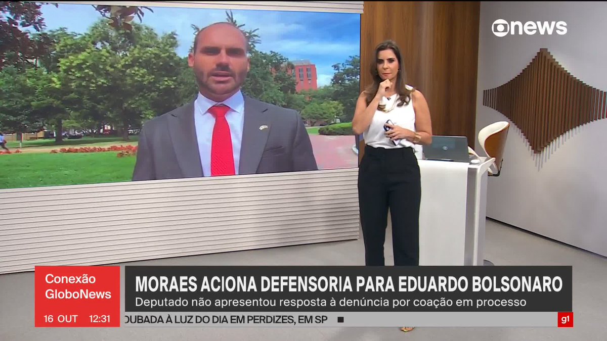 Como o Eduardo Bolsonaro fugiu e não apresentou defesa, o Alexandre de Moraes mandou um defensor público representar o deputado fujão. Agora o processo voltará a andar e ele, em breve, poderá fazer companhia ao pai como condenado!