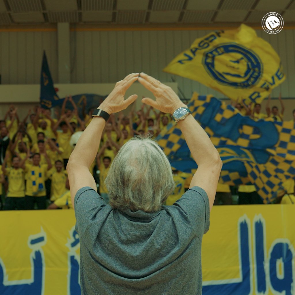 بيـن الأوفيـاء حضـر وتفاعـل 🤩 السيـد جورجي جيسـوس يزور بروفات فرسان #النصر 💛