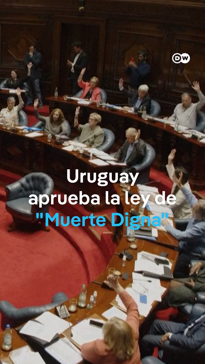 Uruguay se convierte en el primer país de América Latina en aprobar la ley de eutanasia La llamada norma "Muerte Digna" fue aprobada por amplia mayoría en el Senado de Uruguay. La ley autoriza la eutanasia bajo ciertas condiciones y es una norma pionera en América Latina.