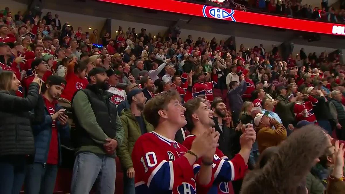 The Bell Centre is BUZZING for Cole Caufield 🔊