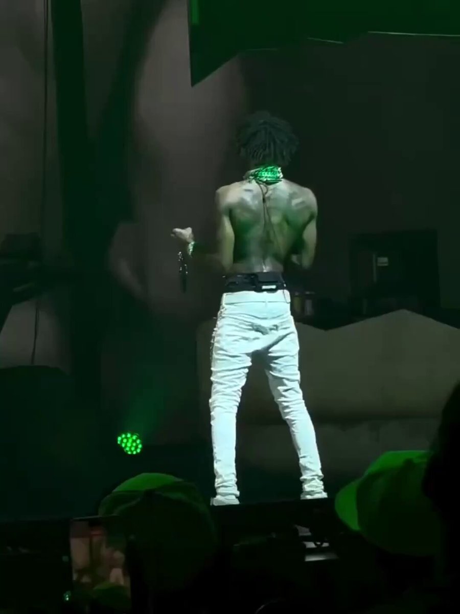 On second thought …I’d call the mayor too. This nigga did a demonic power up and violated hella niggas. Yeah u ain’t performing this twice holllyyy