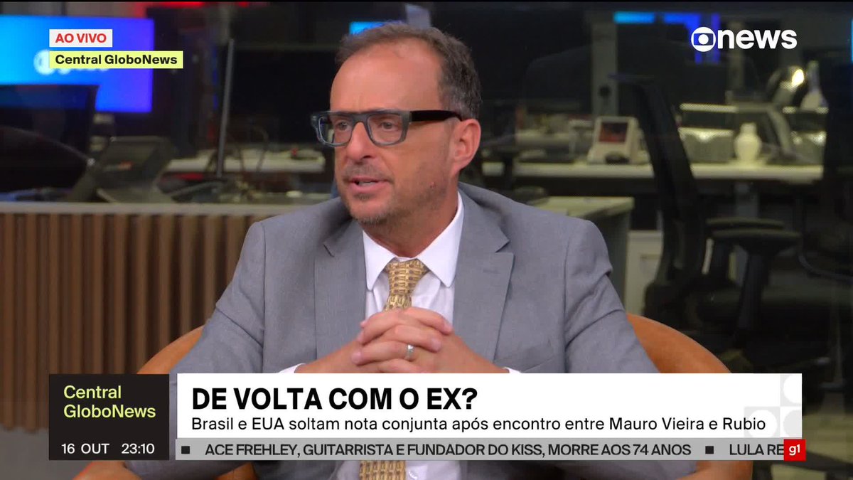 “A Natuza Nery abriu com a pergunta ‘já reatou com um ex?’, e a pergunta é ‘já viveu um triângulo amoroso?’”, diz Octavio Guedes ao analisar a nota conjunta de Brasil e Estados Unidos depois do encontro entre o ministro das Relações Exteriores, Mauro Vieira, o secretário de Estado dos EUA, Marco Rubio. “É um triângulo amoroso porque tem o (Jair) Bolsonaro, que já declarou amor pelo (presidente americano, Donald) Trump. Então, o que está se definindo, mais do que reatar com o ex, é esse triângulo amoroso. O momento mais crítico para o Brasil foi quando o (ministro da Fazenda, Fernando) Haddad ia se encontrar com o secretário do Tesouro, Scott Bessent, que desmarcou e foi se encontrar com Eduardo Bolsonaro e Paulo Figueiredo. Foi o momento mais crítico para o governo Lula e, de uma maneira geral, para o Brasil, porque as tarefas são um sacrifício não para o governo Lula, mas para o país. E hoje começa se normalizar as relações, porque pelo menos estão sentando à mesa, o que há um mês não se fazia.” ➡ Assista à #CentralGloboNews: #GloboNews