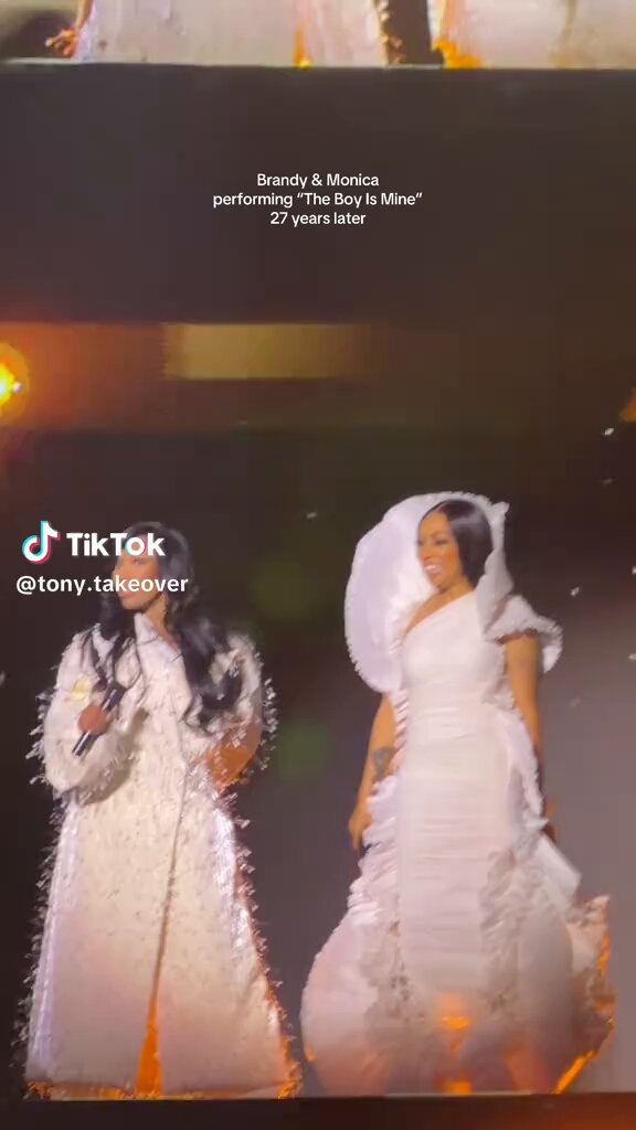 Brandy and Monica on tour singing “The Boy Is Mine” 👏🏾👏🏾👏🏾