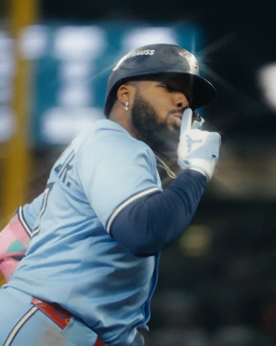 Keep taking care of business. Goodnight, Blue Jays fans 💙 #WANTITALL