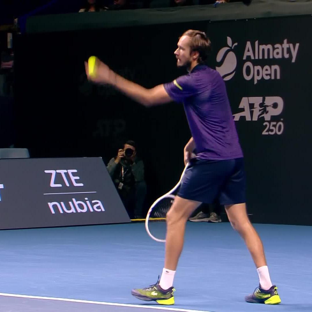 Daylight lobbery™ When the commentary is as great as the shot 🗣️💥 @DaniilMedWed #AlmatyOpen
