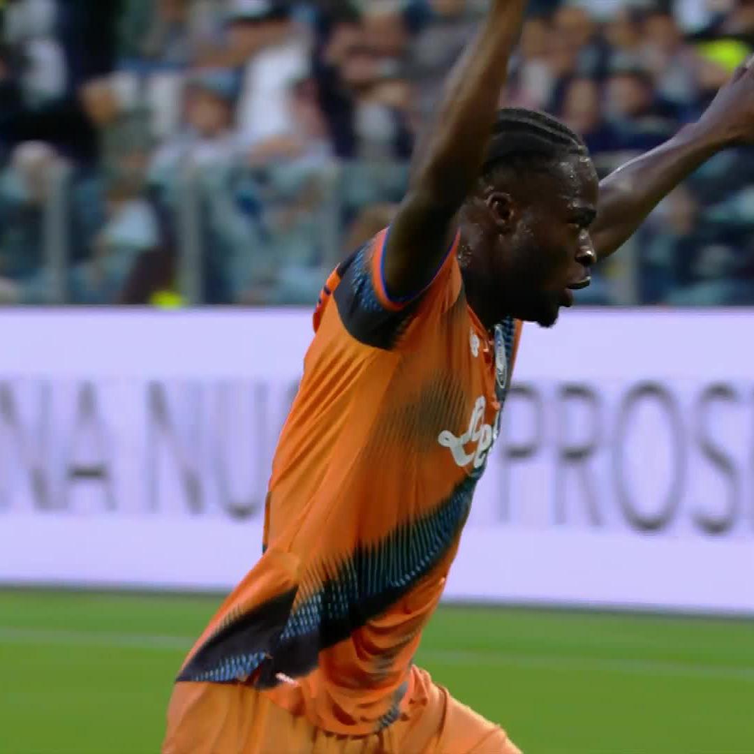 🔵⚫️ Pour rappel, voici comment Kamaldeen Sulemana avait célébré face à la Juventus il y a trois semaines 🤸🇬🇭 Un salto arrière aussi impressionnant que dangereux… 😅