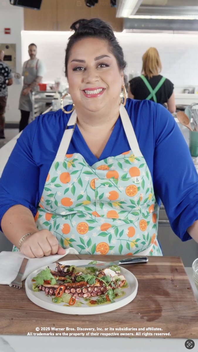 On this week's #BobbysTripleThreat, Bobby Flay challenges one of the chefs to cook with octopus in one round 👀 Here's how Ayesha Nurdjaja would make braised octopus! See how the chefs use octopus on #BobbysTripleThreat this Tuesday at 8|7c. Get the recipe: