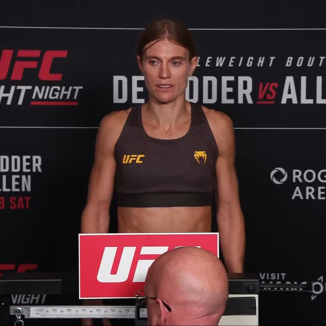 🇫🇷 Manon Fiorot valide sa pesée ! Manon The Beast FIOROT 🇨🇵 ⚖️ 56,9 kg (125,5 lb) 📺 Regardez l’#UFCVancouver dans la nuit de samedi à dimanche sur 🇫🇷 RMC Sport et sur 🇧🇪 VOOSport World