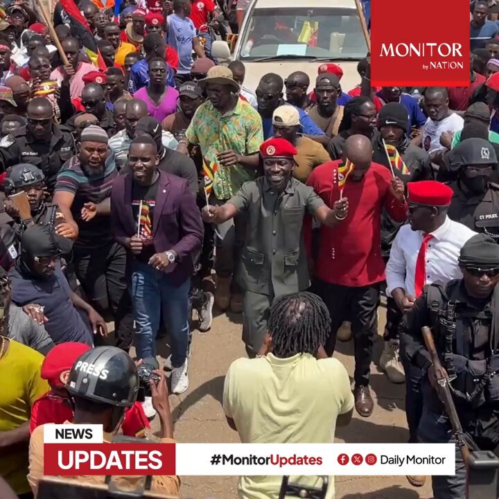 EARLIER: NUP secretary general David Lewis Rubongoya, Leader of the Opposition Joel Ssenyonyi, and party presidential candidate Robert Kyagulanyi jogged alongside supporters in Busia as they made their way to the rally grounds. #MonitorUpdates #UgandaDecides2026 📹: Jeff Twesigye