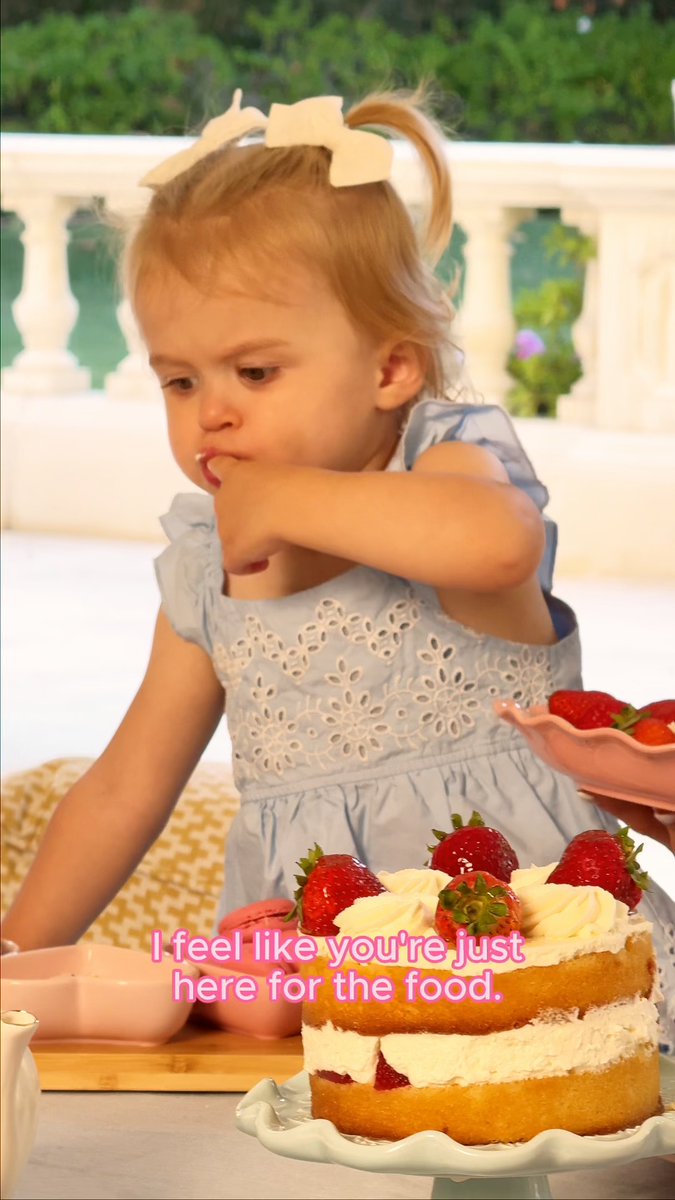 Looks like the #CutesieCrew knew they could get extra desserts if they agreed to model my new dinnerware collection at Walmart 🍽️😂 Shop in store and online: