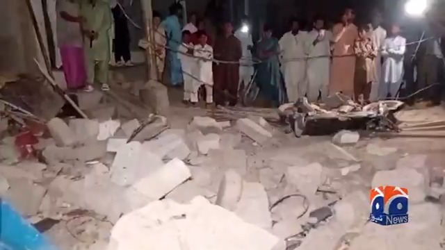 کراچی کے علاقے ایوب گوٹھ میں عمارت میں گیس کا دھماکہ