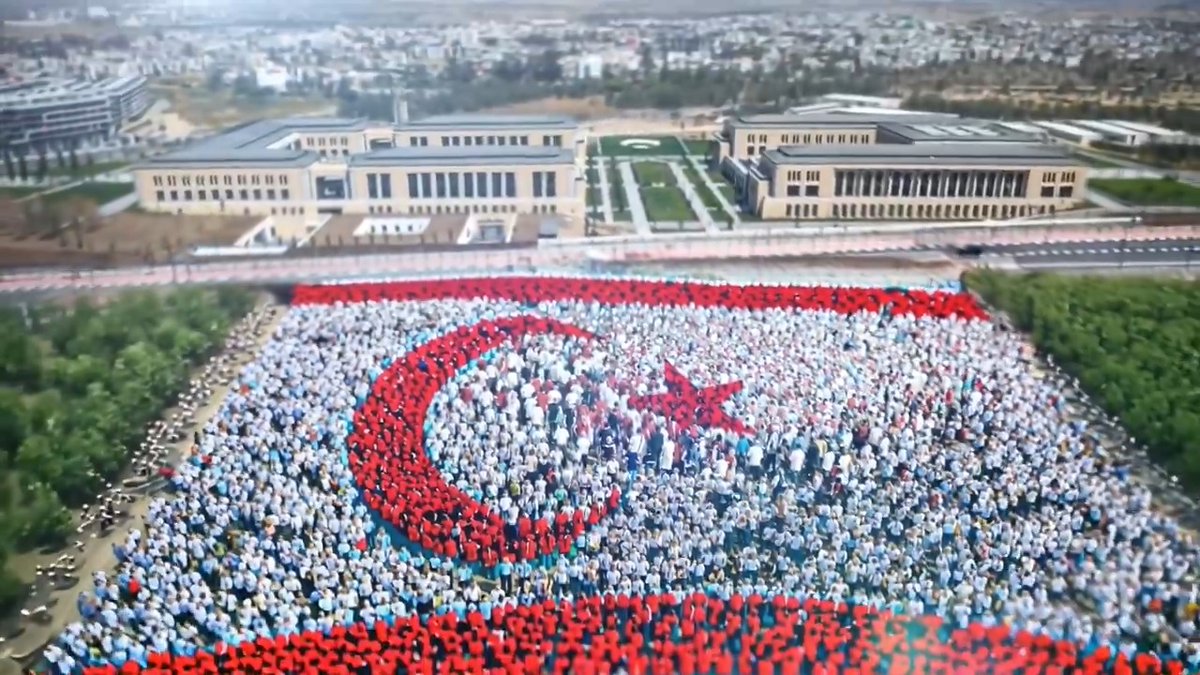 Ne Mutlu Türküm Diyene!