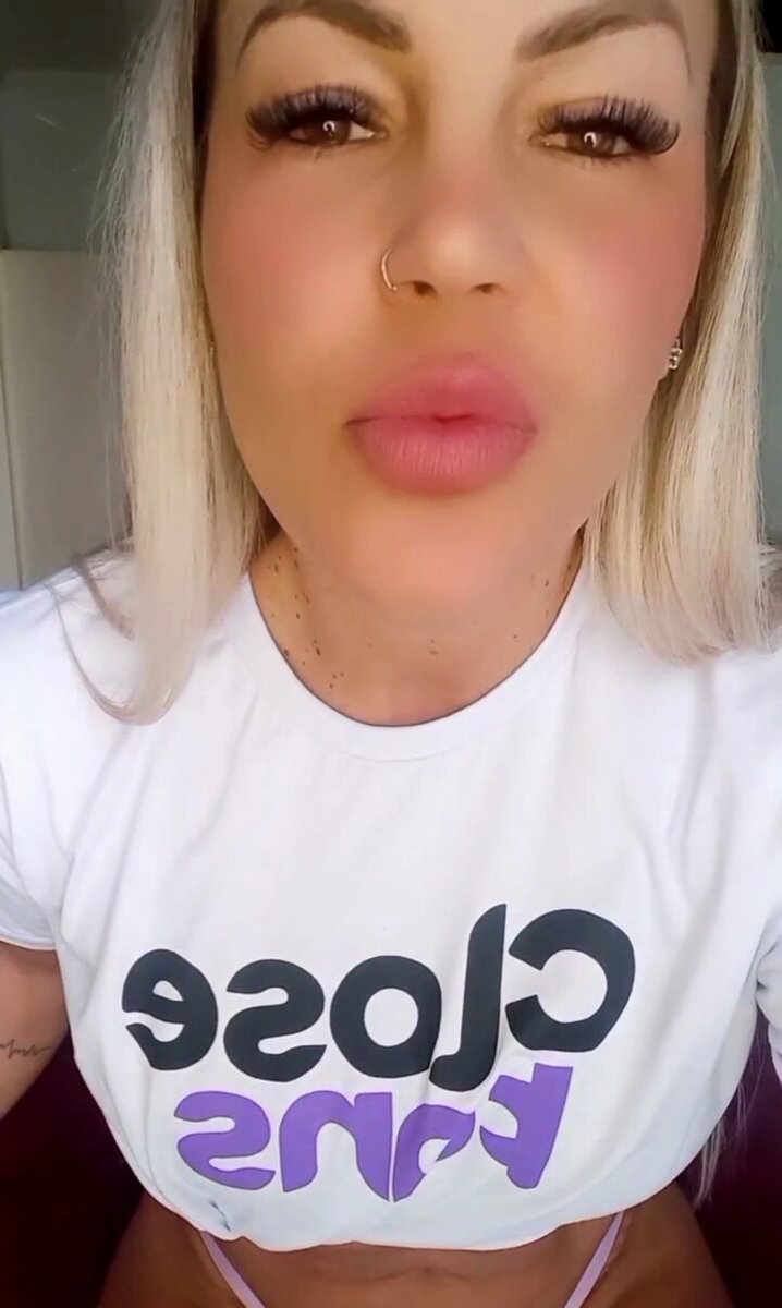 Uma loira e seu brinquedo #sexconsole #blondiepussy #sexyblondie #masturbation #loiragostosa
