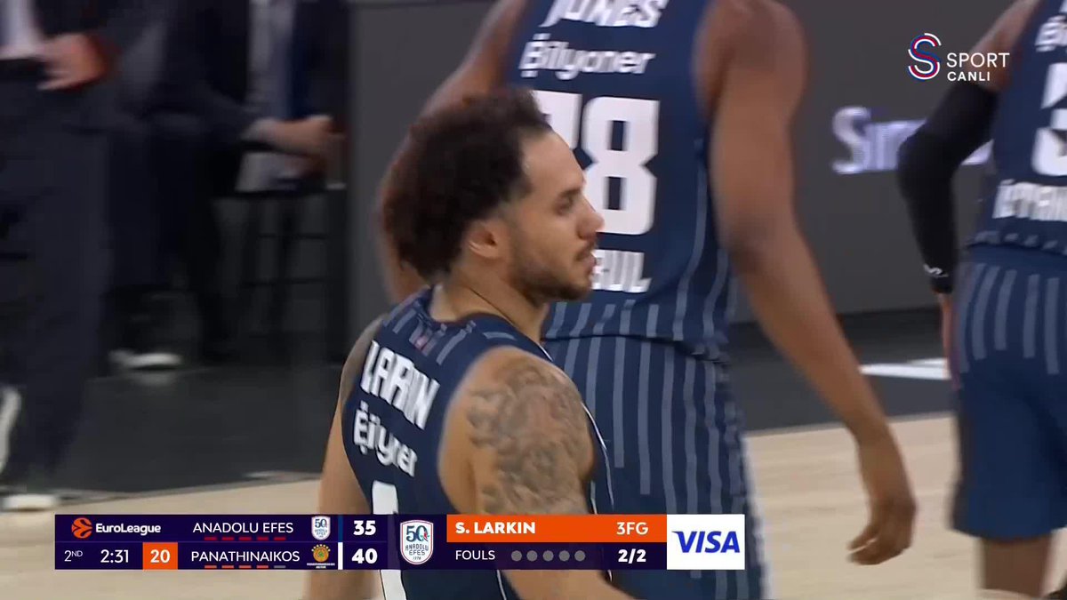 😎 Sahnedeki isim kaptan Shane Larkin!