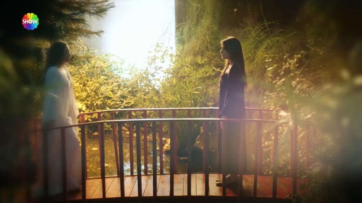 “Senin yüzünden, sakladığın doğrular yüzünden… Bizden çıktı, ben ölüyorum.” #KızılcıkŞerbeti yeni bölümüyle @showtv’de. @goldyapim
