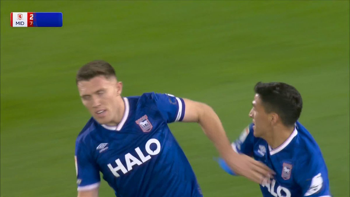 Game on?! Dara O'Shea headers the ball home as he scores his first goal for Ipswich! 🔵