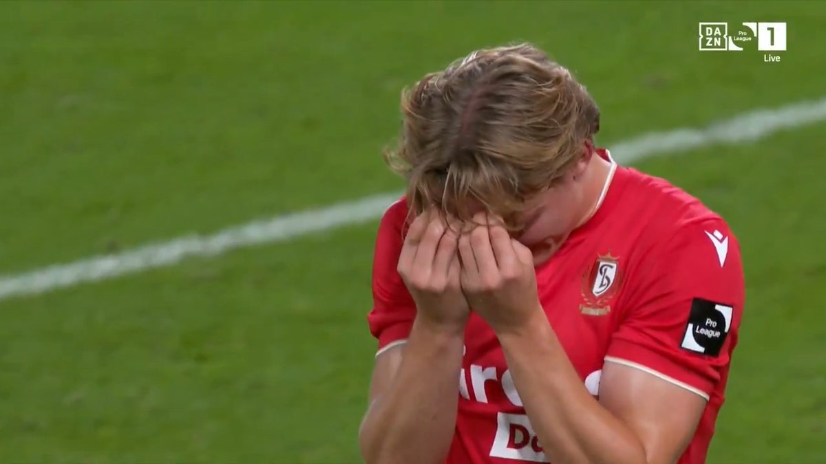🏁 | Un gobelet est lancé sur l’arbitre, qui décide donc de mettre fin au match. 😮❌ #STAANT ℹ️ Les minutes restantes se joueront à huis clos.