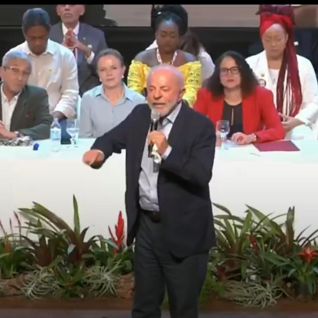 🇧🇷 Lula: "Ningún presidente puede opinar cómo va a ser Venezuela o Cuba" El presidente brasileño rechazó cualquier intervención extranjera sobre Cuba y Venezuela, afirmando que cada pueblo es dueño de su destino y no depende de otros países.