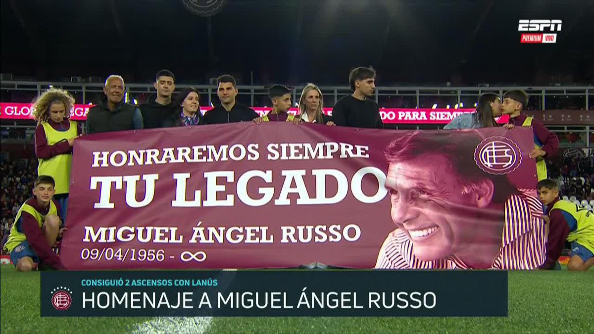 Sentido homenaje del pueblo Granate a Miguel Ángel Russo.
