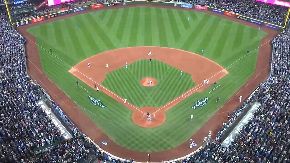 T-MOBILE PARK IS SHAKING 😱