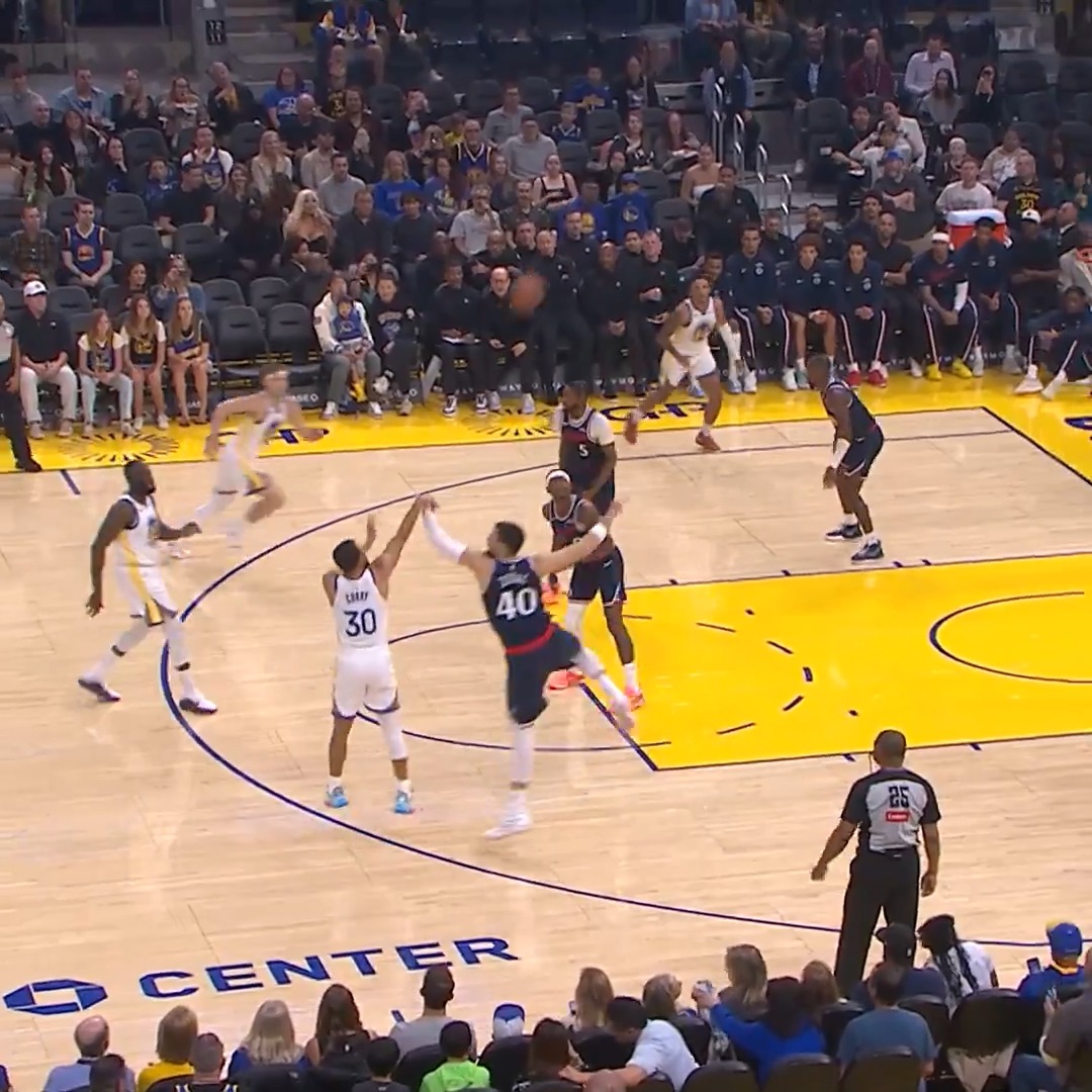 Stephen steps back to get us started 👌 📺 NBC Sports Bay Area & CA