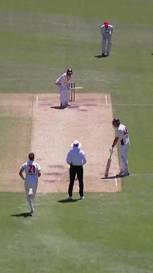 Usman Khawaja gone for a 🦆 with Queensland chasing 139 for the win | #SheffieldShield LIVE: