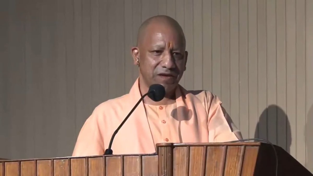 दीपावली के दिन कम से कम एक गरीब के घर में आपकी मिठाई जरूर पहुंचनी चाहिए...