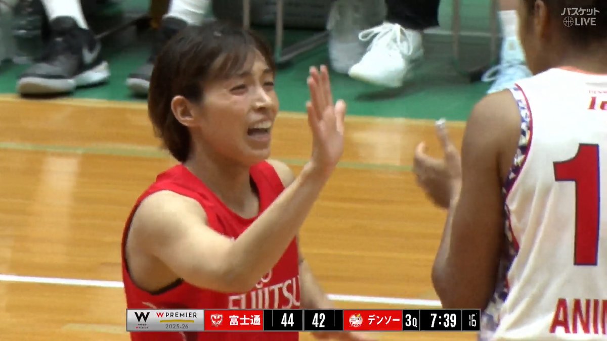 ✨ おかえりなさい✨ 現役復帰の #走る鋼ママ #前澤澪 がバスケットカウント🤩 #富士通 🆚 #デンソー 🏀大樹生命 #Wリーグ🏀 第1週｜GAME1 ▶視聴はコチラ #バスケットLIVE ライブ/見逃し配信中📡 #みようよWリーグ W LEAGUE（Wリーグ） 富士通レッドウェーブ