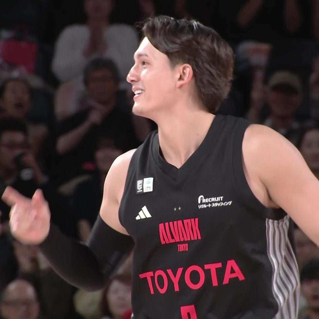 アリーナ大興奮🙌🙌 テーブス海のブザービーターが決まり、本人もこの表情😄 テーブス海 Kai Toews #アルバルク東京 #GRITUP