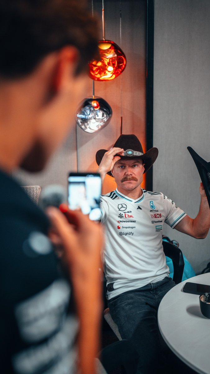 Who rocks the 🤠 best?
