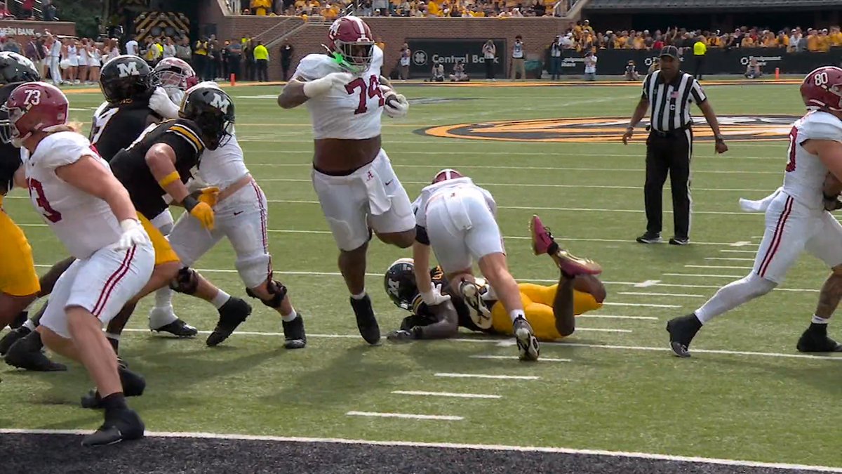 Is Alabama Football Kadyn Proctor the best pound-for-pound athlete in college football? The 6'7" 366 lbs offensive lineman can do it all 🤯