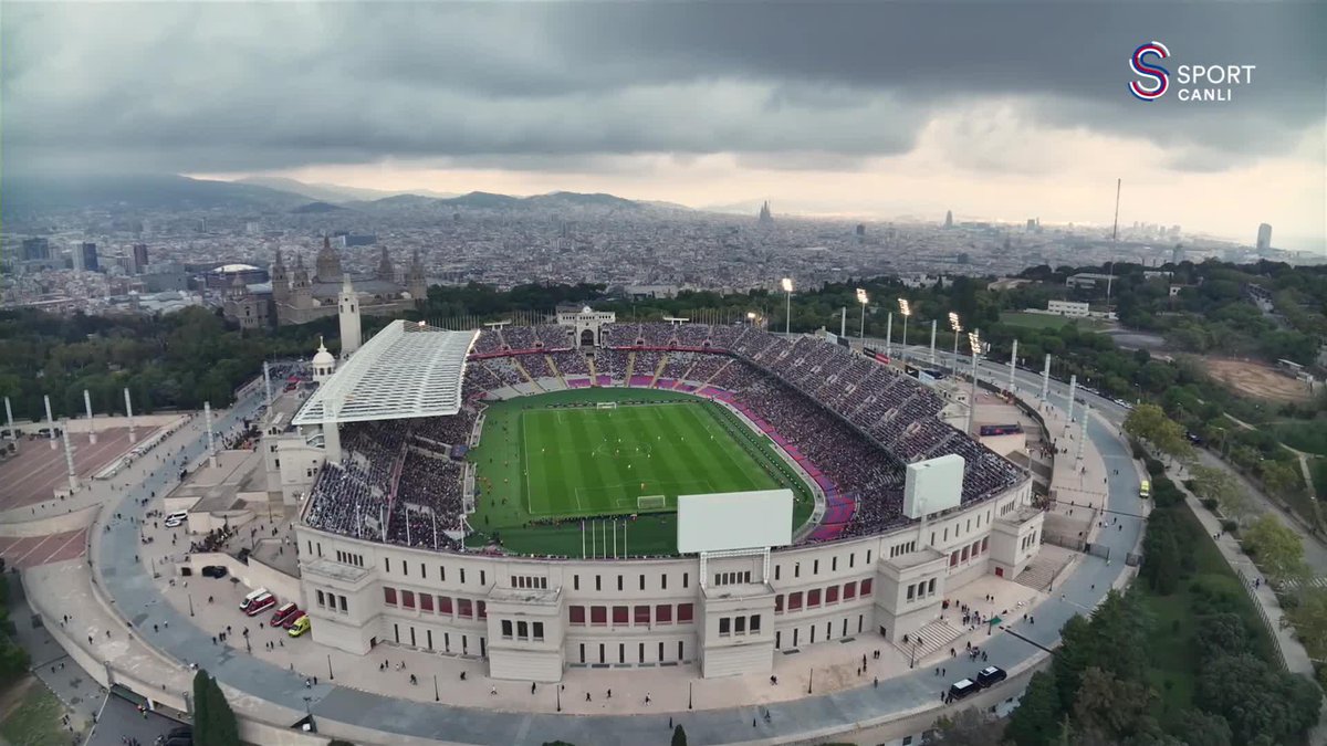 Barcelona ve Girona futbolcuları, Barcelona-Villarreal maçının ABD'de oynanma kararını protesto etti.
